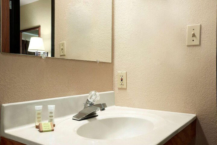 Super 8 By Wyndham Macon - thumb 4