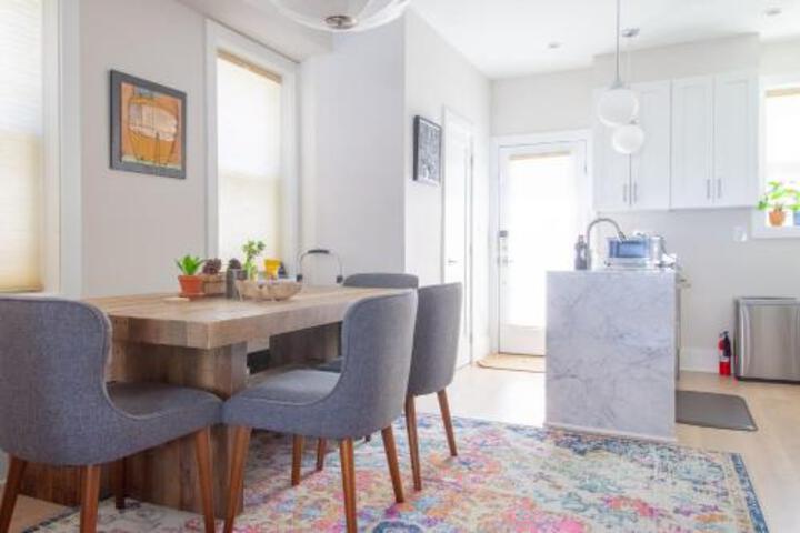  HOME SUITE HOME On The Rox Privacy  Parking - thumb 0