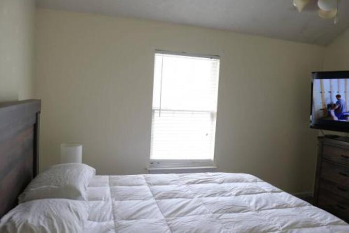 20 Minutes To Downtown Nashville W / Fenced In Yard - thumb 3