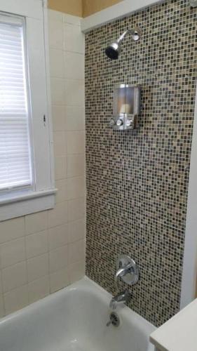 Quaint Apartment In Older East Knoxville - thumb 5