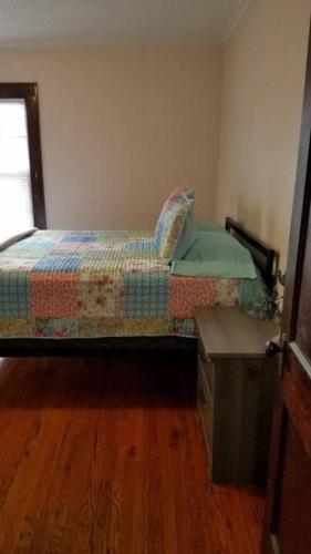 Quaint Apartment In Older East Knoxville - thumb 3