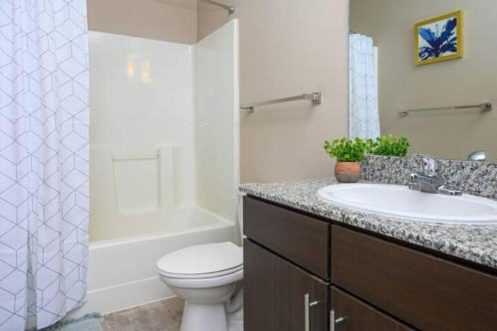 1BR Downtown Apartment With Gym & Parking - thumb 5