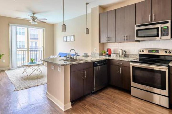 1BR Downtown Apartment With Gym & Parking - thumb 4