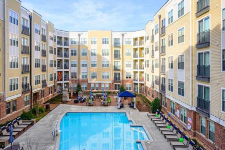 1BR Downtown Apartment With Gym & Parking - thumb 7