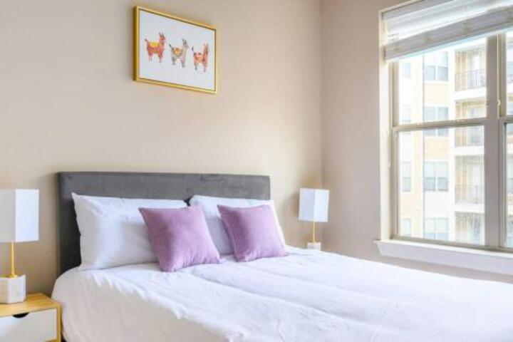 1BR Downtown Apartment With Gym & Parking - thumb 0