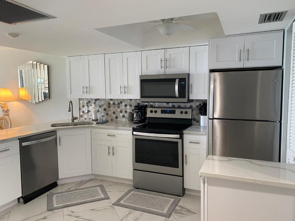 Sea Winds At Marco Island Florida - thumb 3