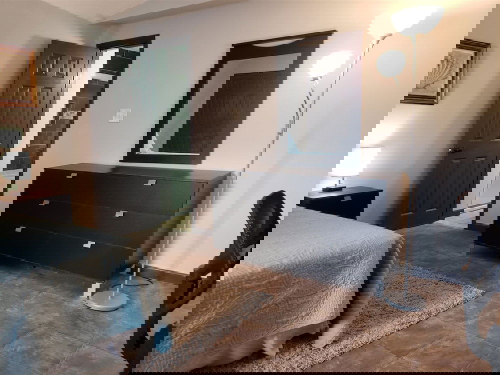 Apartment - 1064 College Street - thumb 5