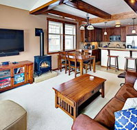 New Listing! Mountain Haven on Ski Shuttle Route Townhouse - Accommodation Seattle