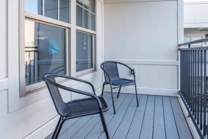 Relaxing 2BR Near All In Uptown Pool + Balcony - thumb 3