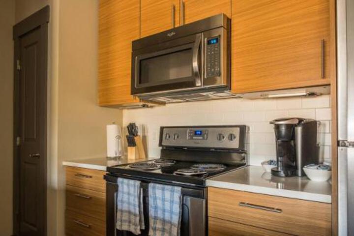 Relaxing 2BR Near All In Uptown Pool + Balcony - thumb 0