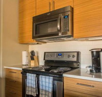 Relaxing 2BR Near All in Uptown Pool + Balcony - Accommodation Seattle