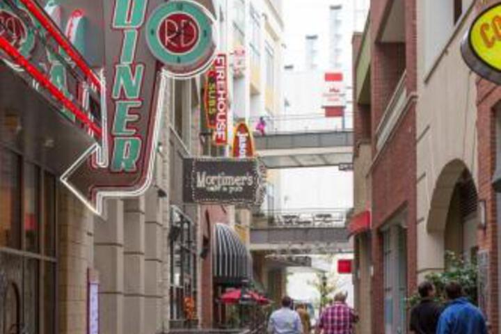 Relaxing 2BR Near All In Uptown Pool + Balcony - thumb 5