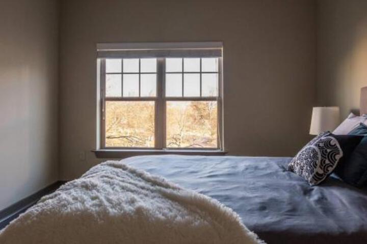 Relaxing 2BR Near All In Uptown Pool + Balcony - thumb 2