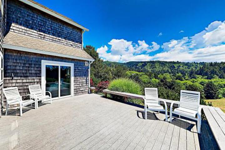 New Listing! Gated Gem: Ocean View Walk To Beach Home - thumb 3