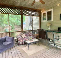 Romantic Historic Plaza Getaway with Outdoor OASIS Walk Everywhere - Accommodation Seattle