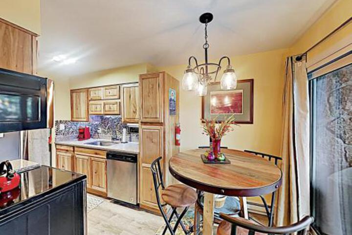 Mountain View Condo Next To Free Shuttle Near Slopes Condo - thumb 4