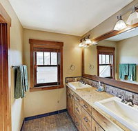 New Listing! Modern Mountain Retreat w / Hot Tub cottage - Accommodation Seattle