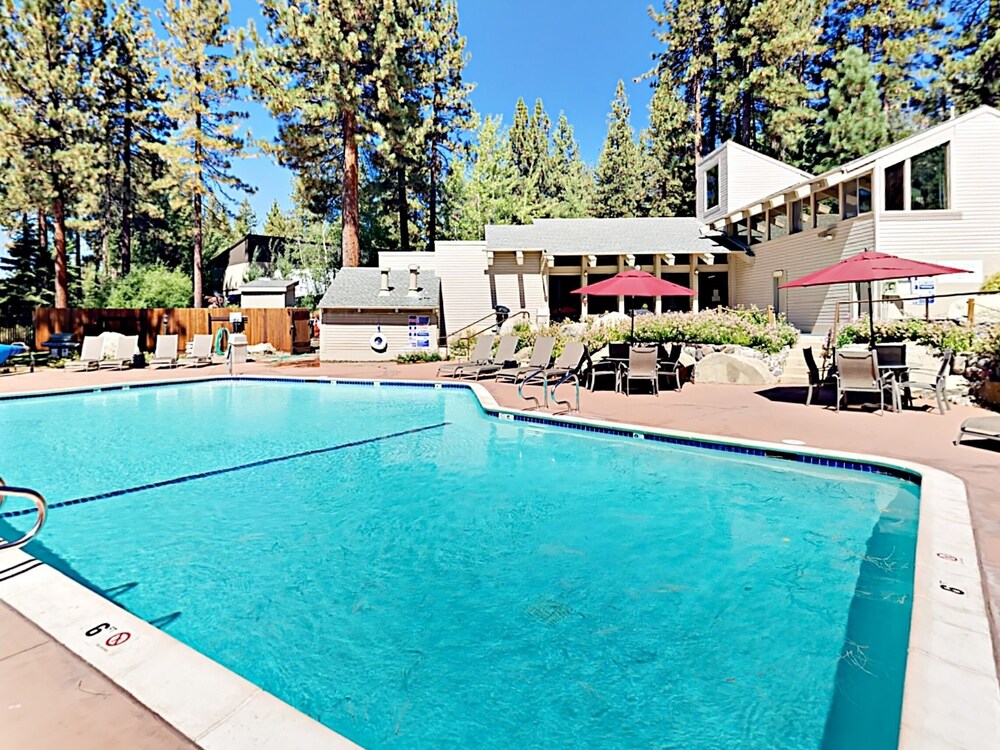 New Listing! Mountain View Townhome W / Hot Tub 4 Bedroom Townhouse - thumb 2