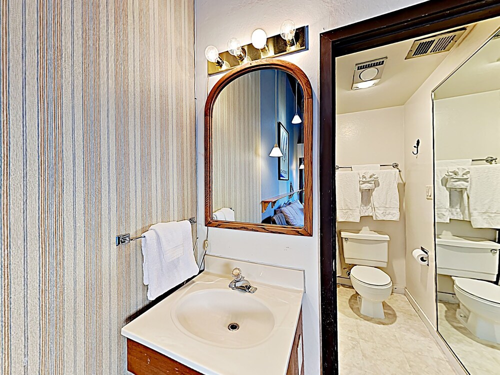 New Listing! Mountain View Townhome W / Hot Tub 4 Bedroom Townhouse - thumb 6