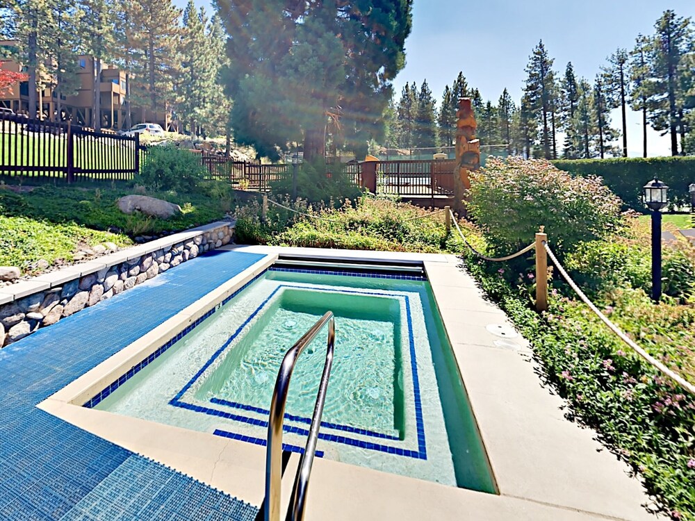 New Listing! Mountain View Townhome W / Hot Tub 4 Bedroom Townhouse - thumb 1