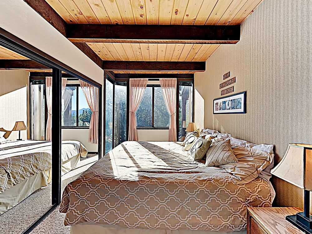 New Listing! Mountain View Townhome W / Hot Tub 4 Bedroom Townhouse - thumb 5