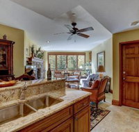 Highlands Lodge 107 Best location for ski school condo - Accommodation Seattle