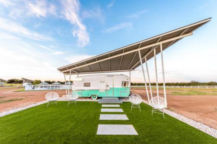 Blue Skies Retro Retreat - thumb 3