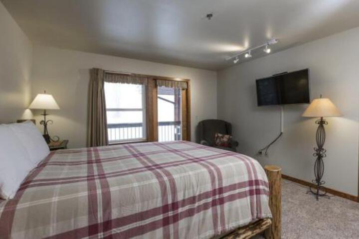 Kintla 404 Lock Off Hotel Room - thumb 5