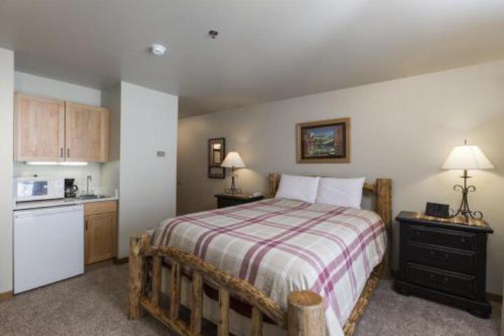 Kintla 404 Lock Off Hotel Room - thumb 2