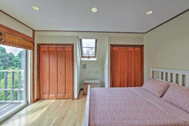 Alluring 3BR Hyannis House Close To Beach! - thumb 0