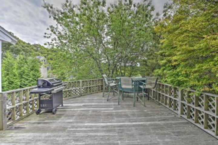 Alluring 3BR Hyannis House Close To Beach! - thumb 4