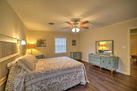 Charming Starkville House with Yard 2 Mi to MSU