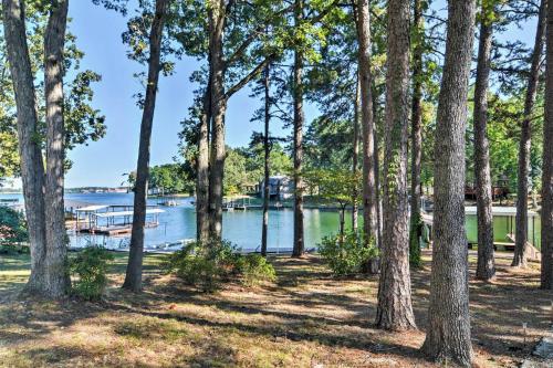 Lakeside Cabin In Hot Springs National Park! - thumb 2