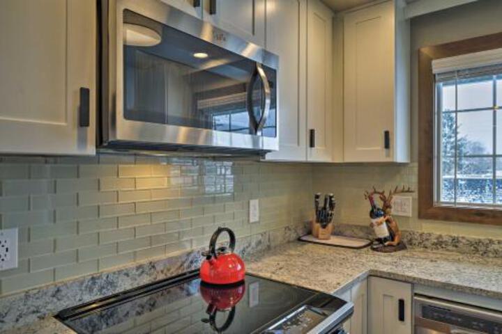 Cozy Condo Heart Of Downtown Whitefish W / Views! - thumb 2