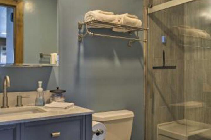 Cozy Condo Heart Of Downtown Whitefish W / Views! - thumb 1