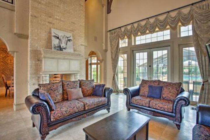 Lavish Denison Mansion On 124 Acres W / Indoor Pool! - thumb 5