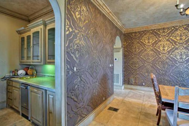 Lavish Denison Mansion On 124 Acres W / Indoor Pool! - thumb 0