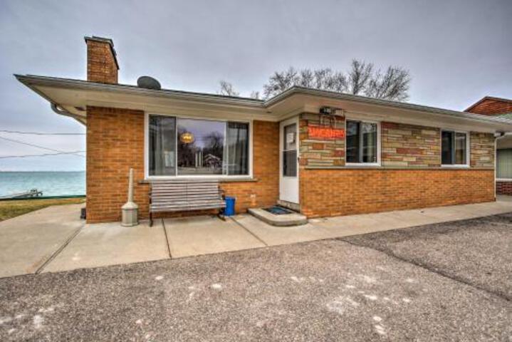 Waterfront Home W / Shared Dock On Lake St. Clair! - thumb 6