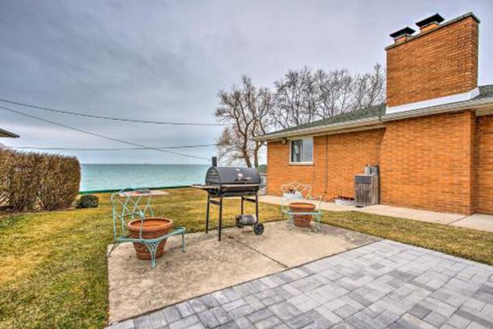 Waterfront Home W / Shared Dock On Lake St. Clair! - thumb 4