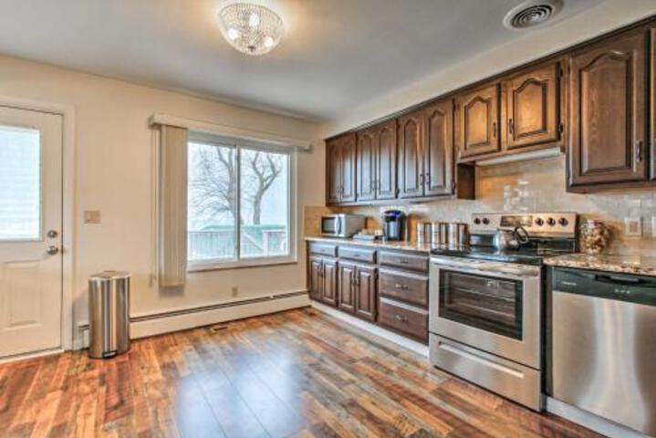 Waterfront Home W / Shared Dock On Lake St. Clair! - thumb 2