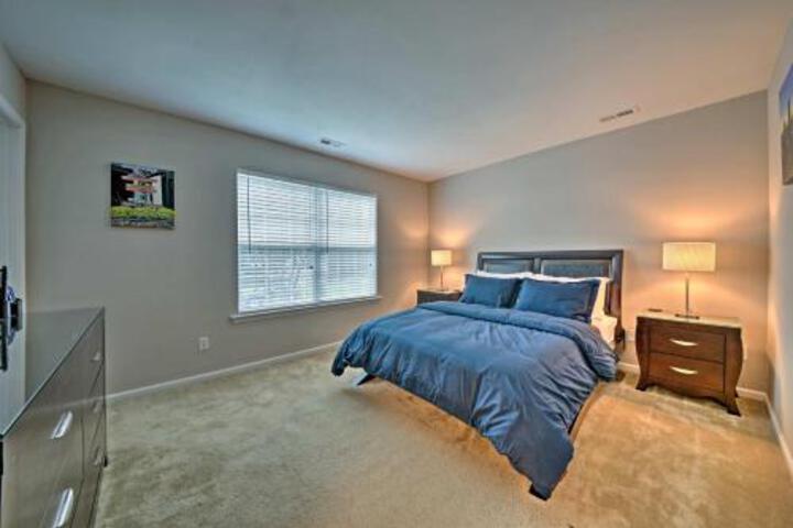 Updated Charlotte Home W / Deck 10 Minutes To UNCC - thumb 0