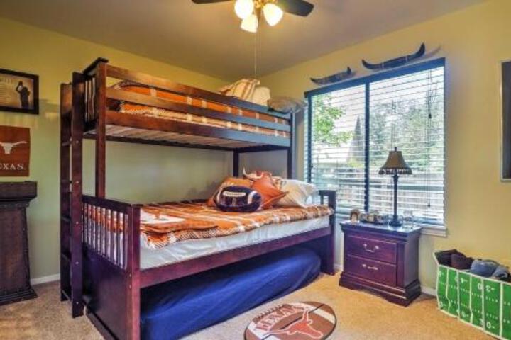 Waterfront Lake Travis Luxury Home W / Large Deck! - thumb 6