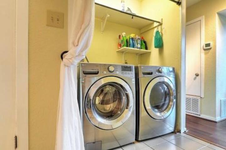 Waterfront Lake Travis Luxury Home W / Large Deck! - thumb 0