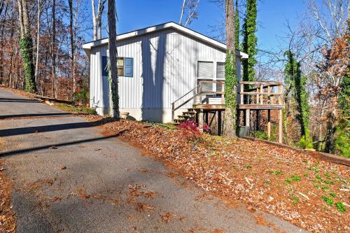Paradise Cove Lakeside Guntersville Cabin W / Patio! - thumb 4