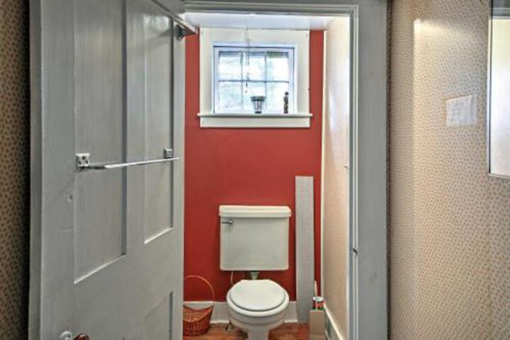 Historic Chester House 10 30 Mins To 5 Mountains! - thumb 0