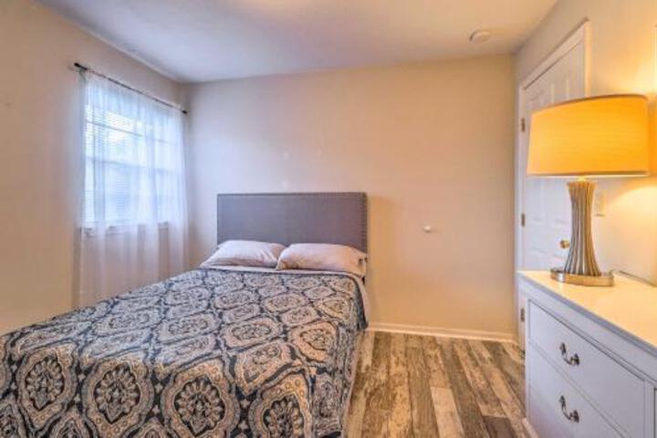 Long Beach Hideaway Walk To Ocean Shops Bars! - thumb 0