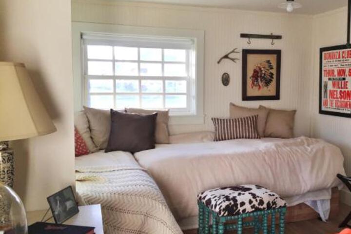 Historic Albion Mountain Cottage On Quiet Street! - thumb 5