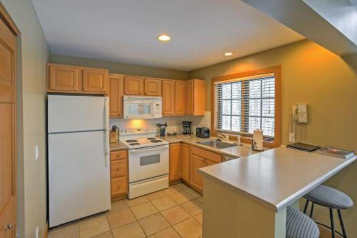 Boyne Falls Townhome W / Forest Views Walk To Lifts! - thumb 2