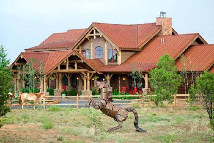 Luxury Santa Fe â€˜Blame Her Ranchâ€™ W / Pool & Hot Tub - thumb 1