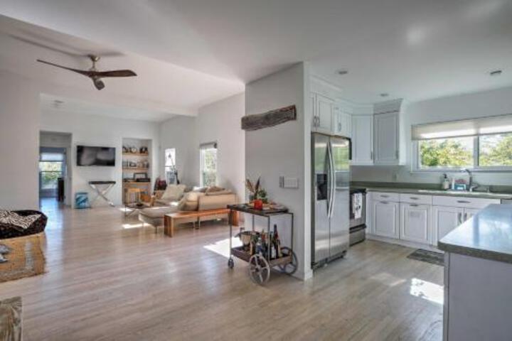 Upscale Montauk Villa W / Hot Tub Near Beach & Parks - thumb 6